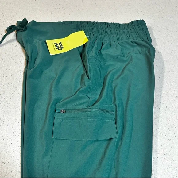 All in Motion Active Light Mid-Rise Cargo Forest Green Jogger Pants NWT - Picture 10 of 10